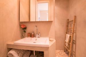 Cocoon with balcony - sea view