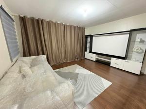 Solana Zaragoza house for lease