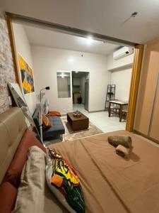 One Bedroom with Queen bed,sofa bed and wifi at One Uptown Residences, BGC, Taguig