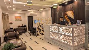99 HOTEL APPLE PARK With - FREE AIRPORT PICKUP DELHI AIRPORT