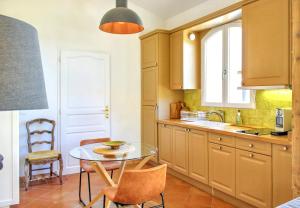 Modern Villa With Pool In Cotignac