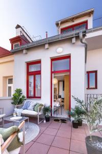 TurnKey I Main Bus Station Apartments