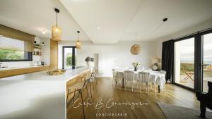 Vue imprenable exceptionnelle sur locéan pour cette résidence haut de gamme avec piano DOELAN