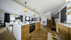 Vue imprenable exceptionnelle sur locéan pour cette résidence haut de gamme avec piano DOELAN