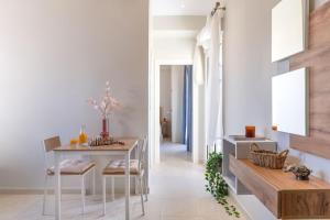 Athenian Sky Retreat Jacuzzi & Fresh Elegance