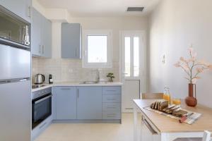 Athenian Sky Retreat Jacuzzi & Fresh Elegance