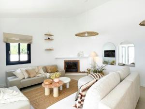 Renovated Villa With Jacuzzi Near Cómpeta