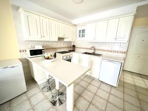 Huge Sunny Terrace & Pool By Deihu Experiences