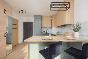 Stylish Apartment Habicha with Air Conditioning and Underground Parking by Noclegi Renters