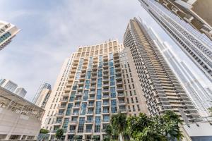 Walk from Burj Khalifa and Dubai Mall, and Conveniently Located near the Metro Station - BD Standpoint A, Downtown by Deluxe Holiday Homes