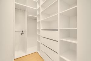 Modern 4-Room Home with Office in a Quiet Area