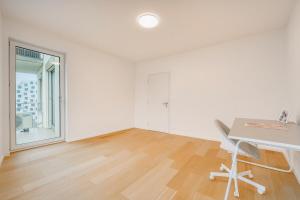 Modern 4-Room Home with Office in a Quiet Area