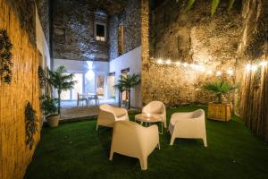 Loveroom La Villa Lova avec spa privé et pièce secrète