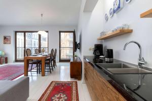 Elegant Apartment Szafarnia Gdańsk with Parking near Old Town by Noclegi Renters