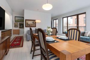 Elegant Apartment Szafarnia Gdańsk with Parking near Old Town by Noclegi Renters