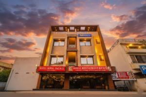 FabHotel Royal Palace