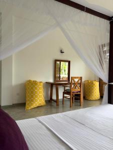 CoCo-SuRf-House, Luxury among palms