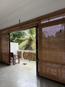CoCo-SuRf-House, Luxury among palms