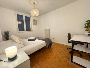 Le Bohème Roosevelt - T4 tram Eurexpo-OL Valley