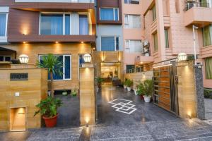 FabHotel Skylight Inn - Artemis Hospital Gurgaon