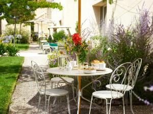 Lovely Farmhouse In Historic Estate