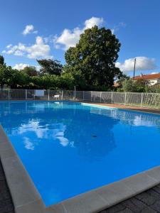 Jolie maison de vacances 8 personnes - Piscine commune à la résidence