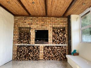 Large 3 bedroom house with swimming pool, close to beach, cinema and shops