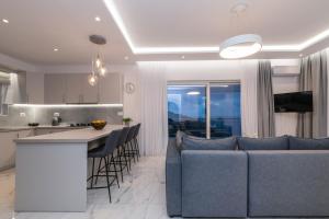 Villa Orizzonte - First Floor Apartment with shared pool & amazing view