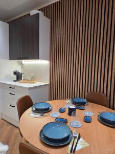 Luxury 3-bedroom apartment for up to 6 people in the city center