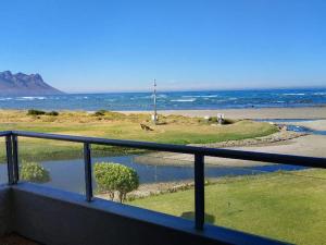 Seafront Apartment in Secure Golf Estate Strand