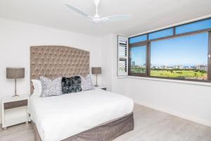 King and Queen bed Sea and Mountain View Promenade