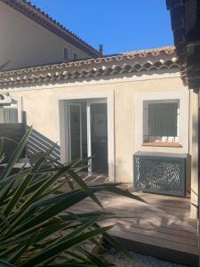 LE BRUSC studio 100 mètres plage du Cros au calme