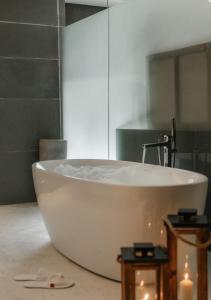 LohonoStays Villa Gomti