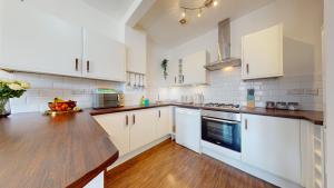 City Centre 2 Bedroom-2 Bath Apartment-Sleeps 6