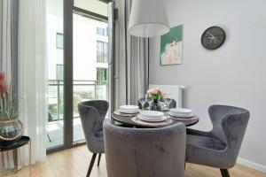 Elegant Apartments in Gdansk Center with Parking and Access to Viewing Terrace by Noclegi Renters