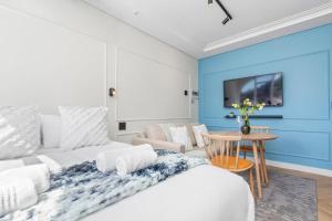 The Valour 702 by Host Agents