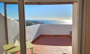 Atico con magnificas vistas al mar y con piscina