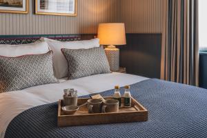 The Potters Heron - A Heartwood Inn