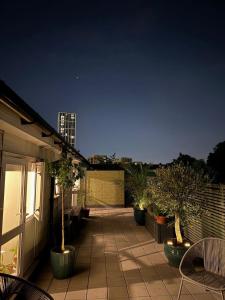 Central 2 bed apt with terrace in East London