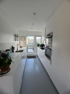 Central 2 bed apt with terrace in East London