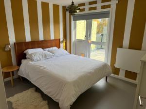 Central 2 bed apt with terrace in East London