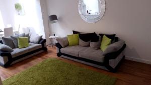 Spacious 3BR Home Sleeps 6 Perfect for Short and Long Term Stays