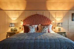 The Potters Heron - A Heartwood Inn