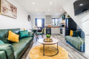 2BR House Secure Parking For Short and Long Stays Private Garden and Netflix, Nottingham