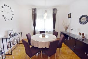 Spacious apartment in Umag with garden
