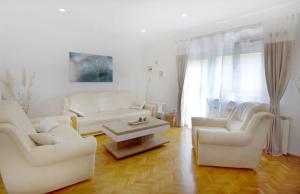 Spacious apartment in Umag with garden