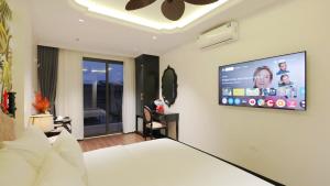 Royal Hotel - Trinh Van Bo, Nam Tu Liem