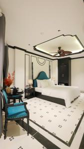 Royal Hotel - Trinh Van Bo, Nam Tu Liem