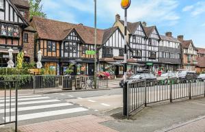 The OXTED high street studio