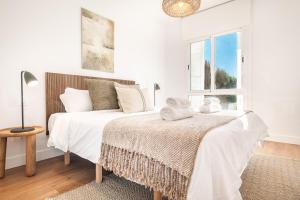 Elegant Apartment with Terrace and Pool REMS